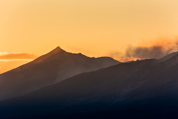 10月の北海道、美瑛の夜明け・日本