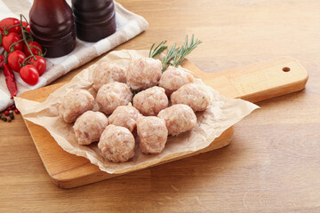 Raw chicken meatballs for cooking