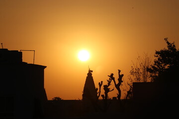 Fototapeta na wymiar sunset behind the temple.