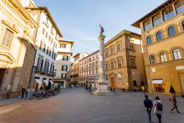 Keuken spatwand met foto Ochtendmening over Piazza Santa Trinita, driehoekig vierkant, in de stad van Florence. Reis Italiaanse steden van Toscane. Italiaanse Renaissance-architectuur © rh2010