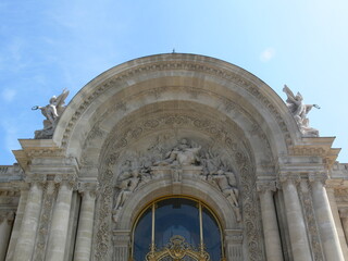 Fototapeta premium Sightseeing in Paris, cathedral, blue sky