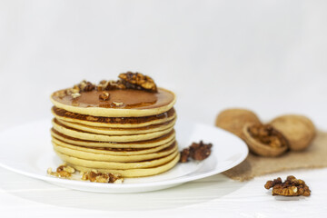 Pancakes with maple syrup and walnuts.