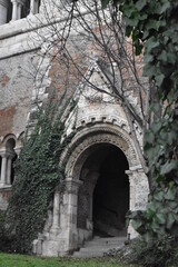 Fototapeta na wymiar stone entrance to the castle