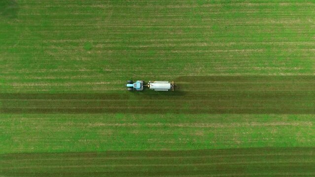 Manure spreader tractor - Drone