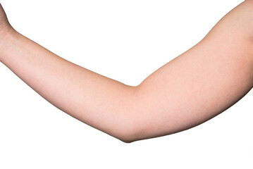 Detalle del codo de un brazo de mujer ligeramente flexionado sobre fondo blanco.