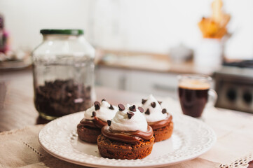 Brownies with dulce de leche cream and chocolate chips