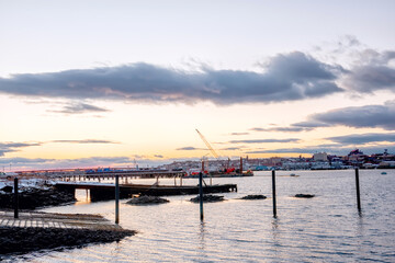 Obraz premium An old ruined pier in the bay and a view of the evening city. Portland. USA. Maine. 