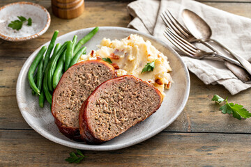 Meatloaf with mashed potatoes and green beans