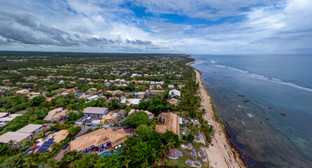 Imagem aérea da praia da Praia do Forte, município de Camaçari, Bahia, Brasil
