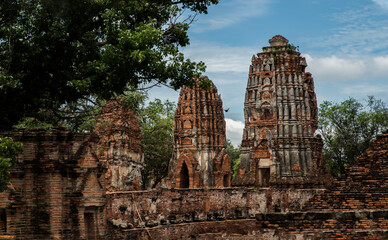 Fototapeta premium Aytthaya, Thailand, 22 Aug 2020 : Ancient buddha statue at Wat phra mahathat. Ayutthaya province in Thailand. No focus, specifically.