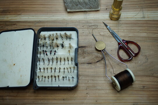 Making hair hooks for fly fishing as a hobby