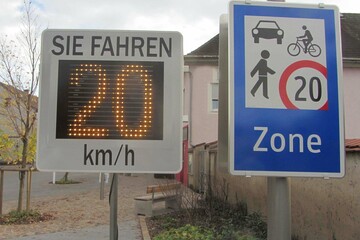 speed display on the road