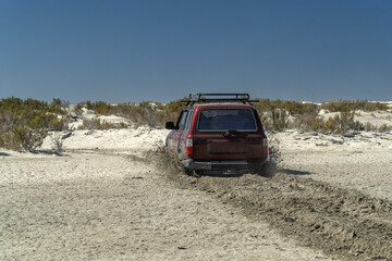 mud trapped stucked car jeep © Andrea Izzotti