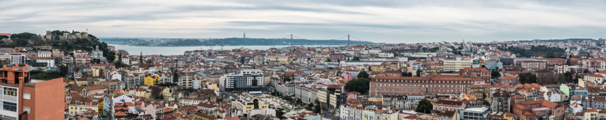 Obraz premium Lisbon, Portugal - 12 27 2018: Extra large panoramic view of the city skyline taken from the mirador da Graca
