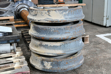 Blanks for the manufacture of wheelsets after thermal hardening.
