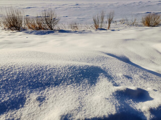 big snowdrifts  glowing snow in frosty sunny winter day