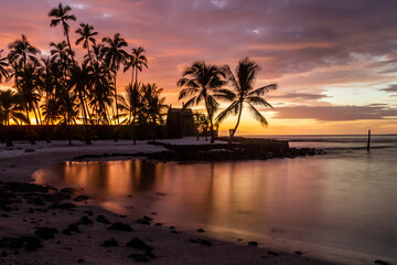 Fototapeta na wymiar Beautiful sunset view of Pu'uhonua O Hōnaunau Bay, National Historic Park, Big Island, Hawaii