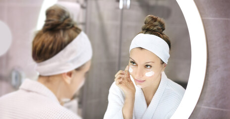 Fototapeta premium Applying the cream..Magic anti-aging cream.