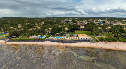 Imagem aérea da praia da Praia do Forte, município de Camaçari, Bahia, Brasil