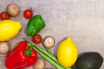 採れたての新鮮な野菜と果物