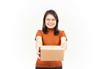 Obraz premium Holding Package Box or Cardboard Box and Give it To You Of Beautiful Asian Woman Isolated On White Background