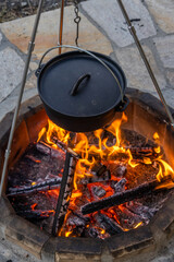 焚き火で料理のじゅんび　outdoor bonfire cooking preparation 
