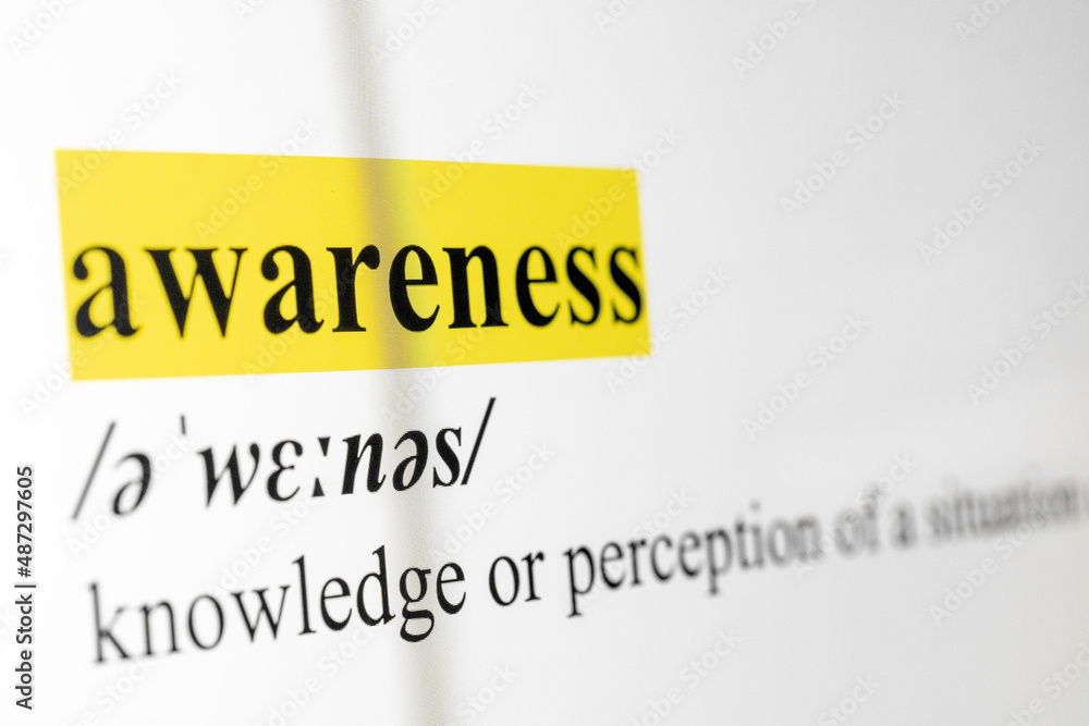 Fototapete awareness text macro shot highlighted in yellow color on computer screen