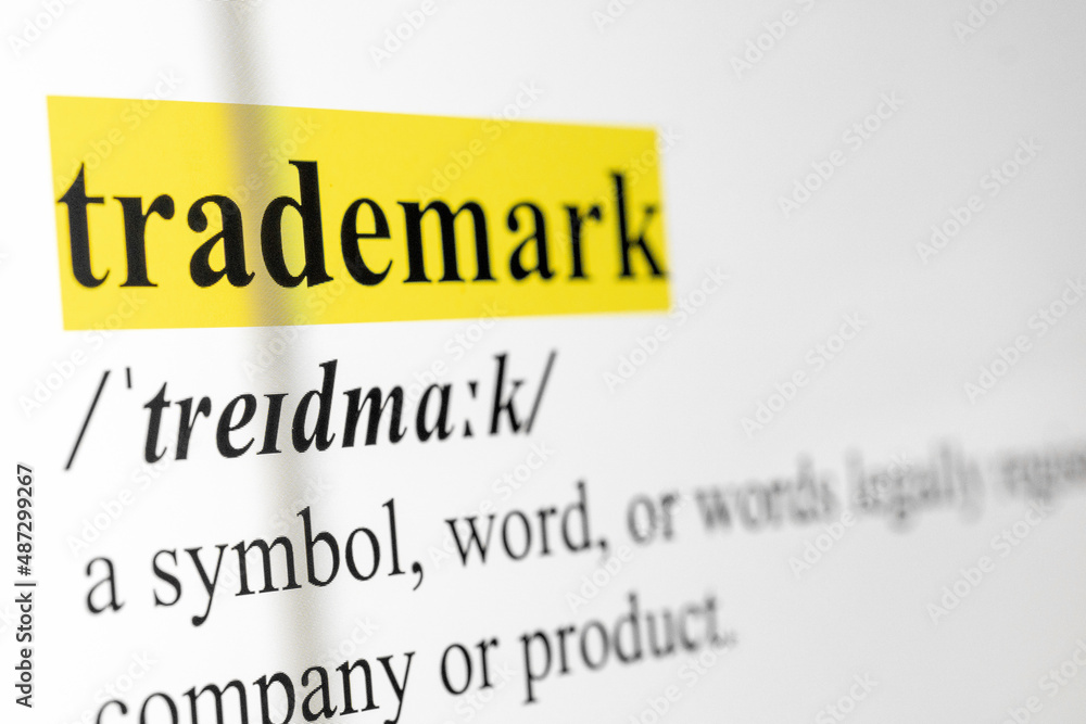 Fototapete trademark text macro shot highlighted in yellow color on computer screen
