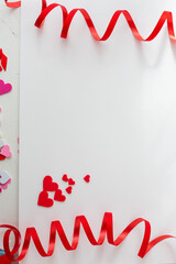 白い背景、ハート、リボン