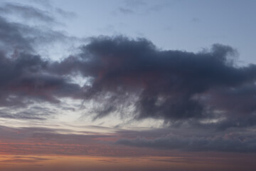 lever de soleil orageux