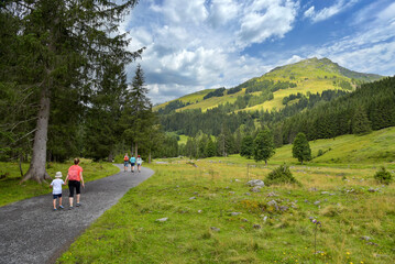 Fototapeta na wymiar Wandern in Österreich bei Saalbach-Hinterglemm