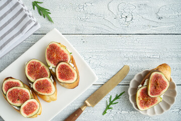 Breakfast or snack with fig croutons