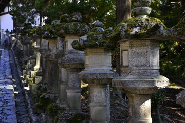 Japanische Steinlaternen
