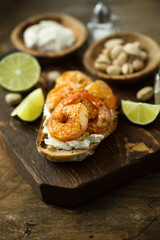 Shrimp toast with cream cheese and lime