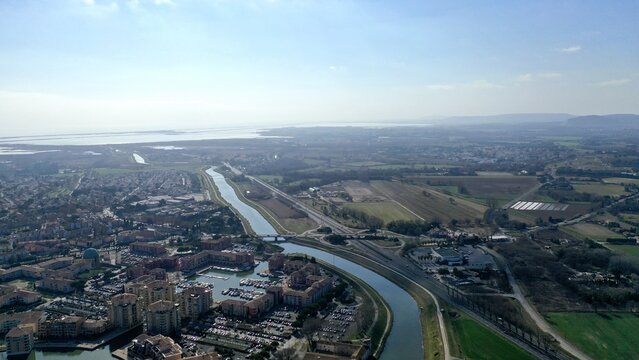 vue aérienne de Montpellier, Lattes et Mauguio dans le sud de la France en Occitanie