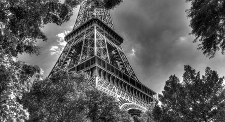 Détail de la tour eiffel Paris en noir et blanc