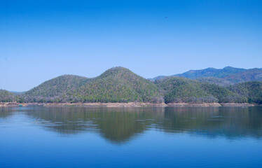 Fototapeta na wymiar Landscape river and mountains Mae Ngad Dam