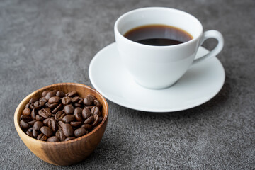 コーヒー豆とホットコーヒー