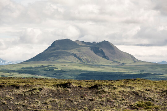 Vulkankegel nahe Hvolsvöllur im Süden Islands