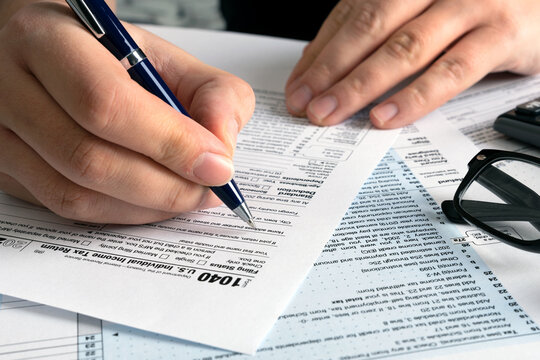 Tax return concept wits US 1040 tax form