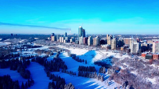 Edmonton&rsquo;s River Valley is home to a large number of cross-country ski trails that are accessible open to everyone and regularly groomed and to accommodate different levels of skiers free by the city.
