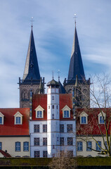 Fototapeta na wymiar Historische Häuser und Dom in Xanten
