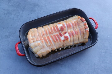 Spanferkelrücken mariniert. Spanferkel  Krustenbraten.