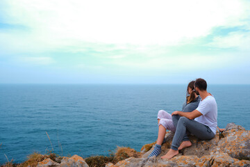 Fototapeta na wymiar Couple on vacation on the coast