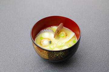 稚貝の味噌汁　ベビーホタテの味噌汁