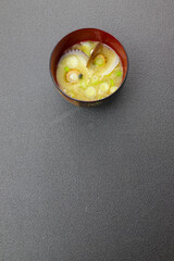 稚貝の味噌汁　ベビーホタテの味噌汁