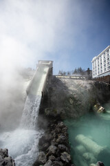 湯けむりに包まれる草津温泉の湯畑
