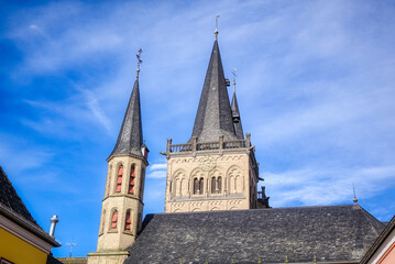 Obraz premium Türme des historischen Doms in Xanten