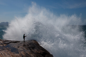 Fototapeta premium Big waves caused by the undertow crashing against the rocks at Rio de Janeiro, Brazil