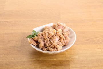 Canned tuna fish with oil